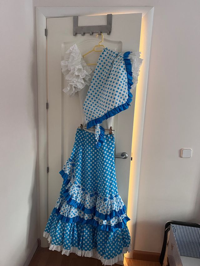 Traje faralaes. Falda y cuerpo con pañuelo