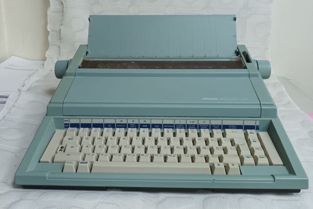 Máquina de Escribir Olivetti De Luxe II