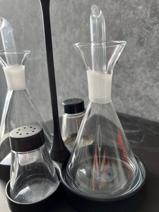 Set aceitera y vinagrera con dos saleros