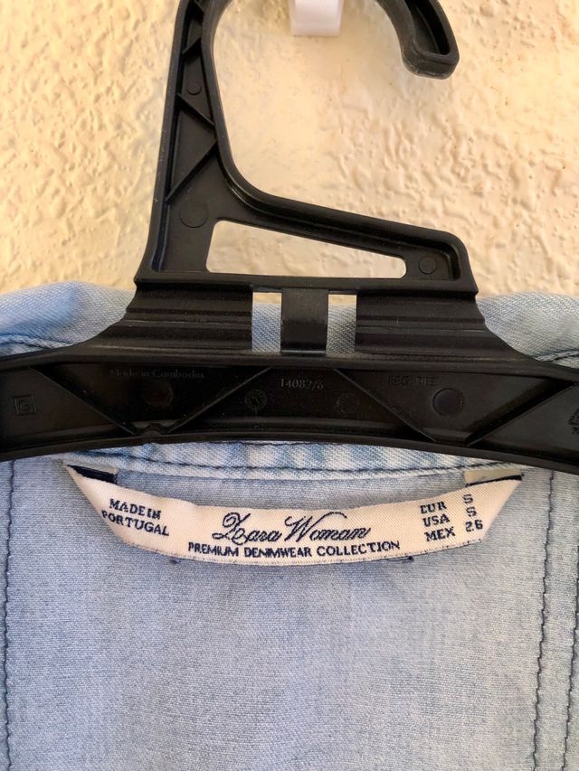 Camisa jeans Zara com efeito desgastado