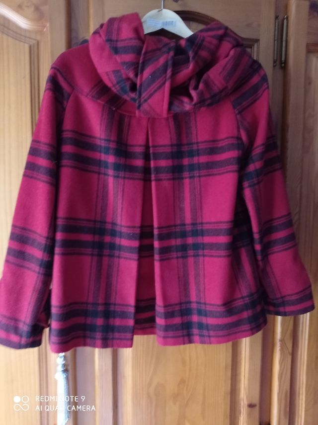 Bella giacca a quadretti rossa e nera