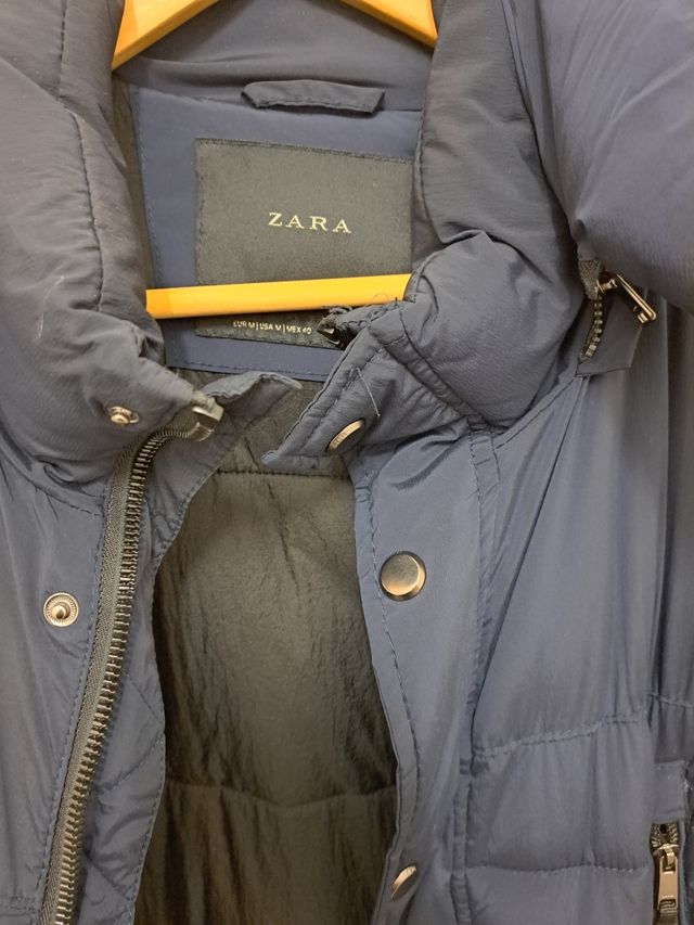 plumifero largo hombre azul Zara. 