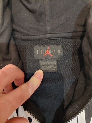 Sudadera JORDAN con cremellera.
