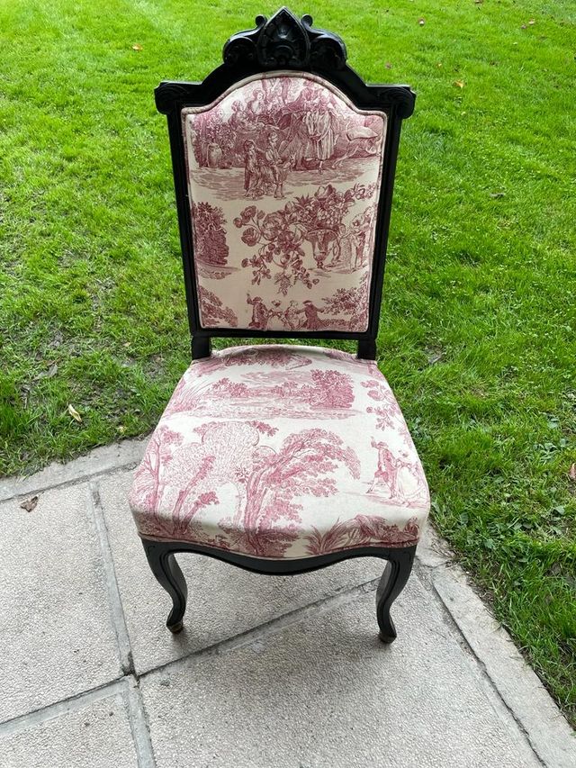 Sillas antiguas. son 8