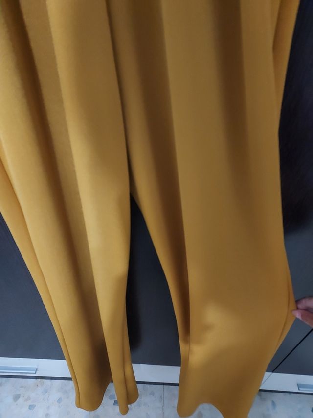 Mono para fiesta, eventos, bodas. Color mostaza