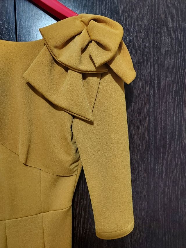 Mono para fiesta, eventos, bodas. Color mostaza