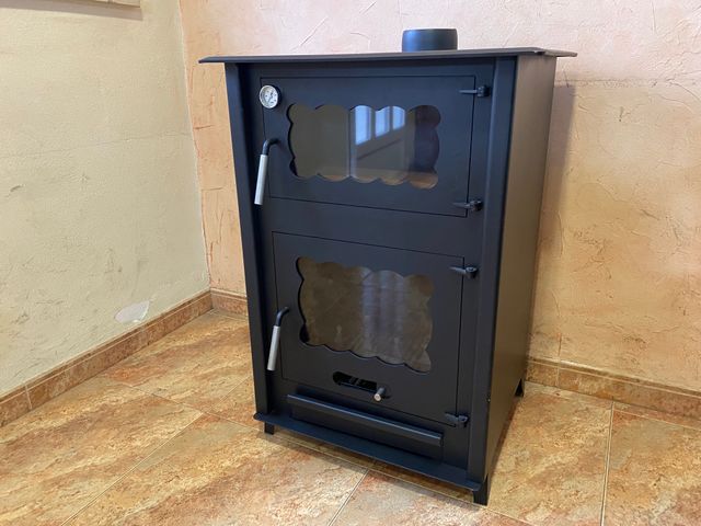 Estufa de leña con horno independiente