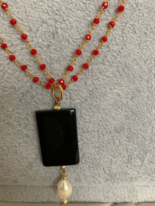 Collar elegante, artesanal.