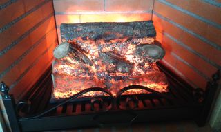 CHIMENEA-HOGAR DE MÁRMOL (PELLETS/LEÑOS)