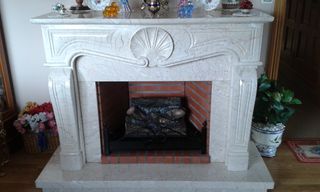 CHIMENEA-HOGAR DE MÁRMOL (PELLETS/LEÑOS)