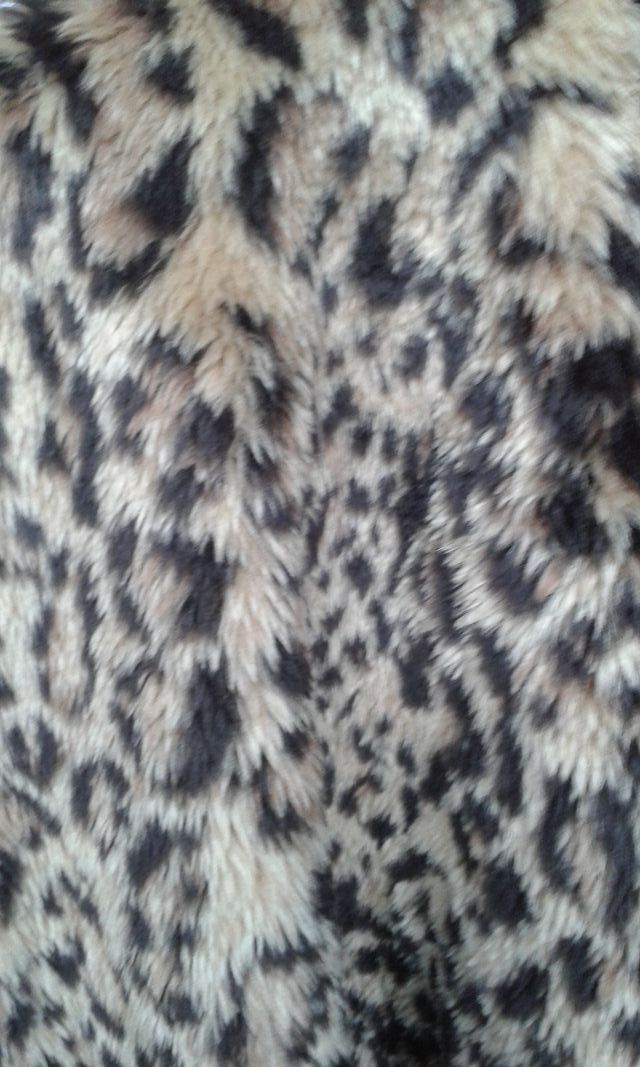 2 ABRIGOS DE IMITACIÓN X 25€