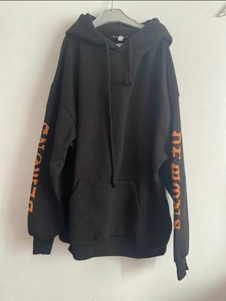 Sudadera Subdued negra oversize