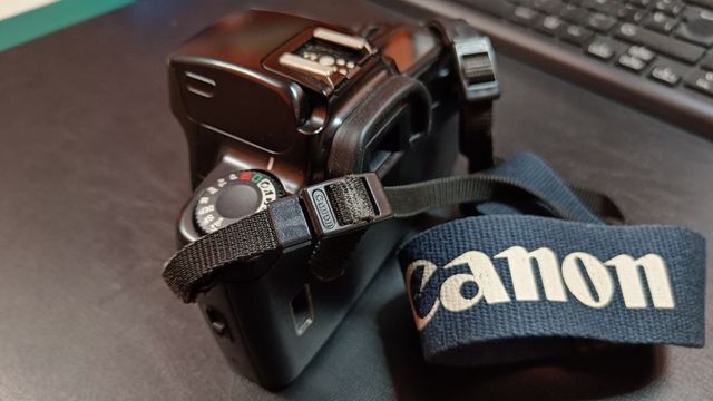 Cámara Canon 1000 F ( Analógica)