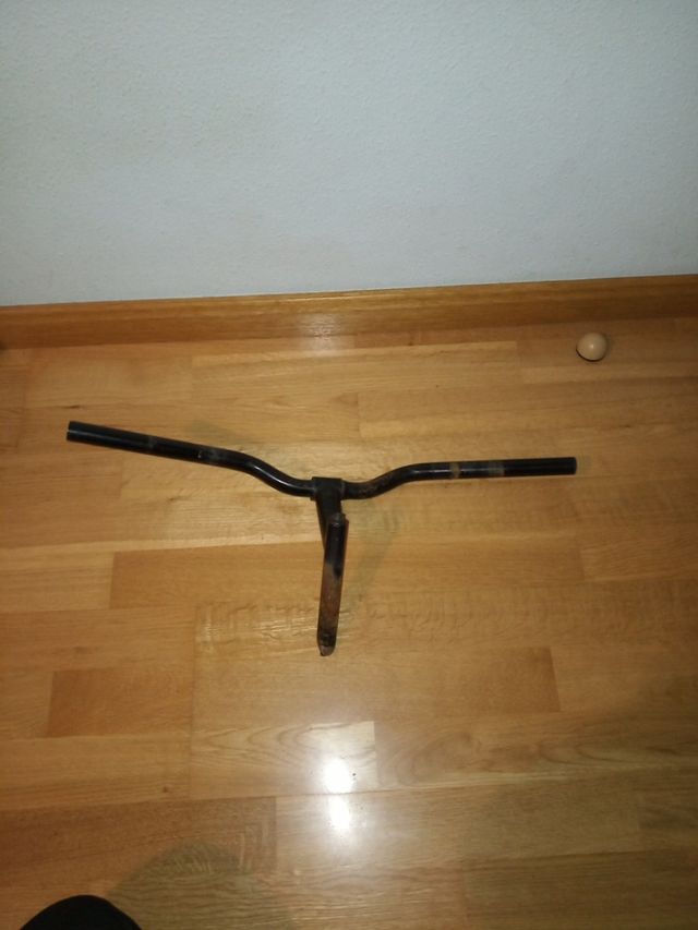 Manillar, potencia y tornillo.