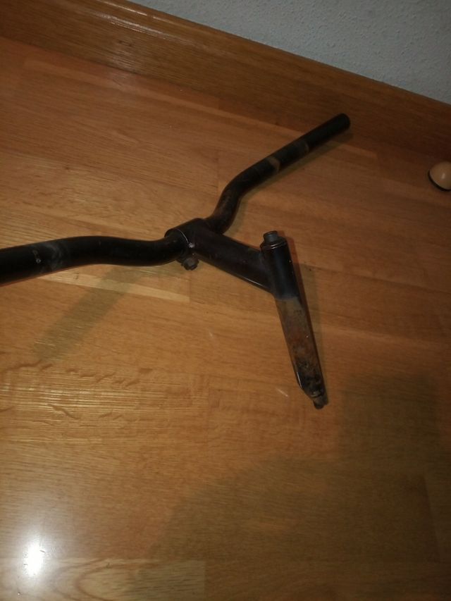 Manillar, potencia y tornillo.