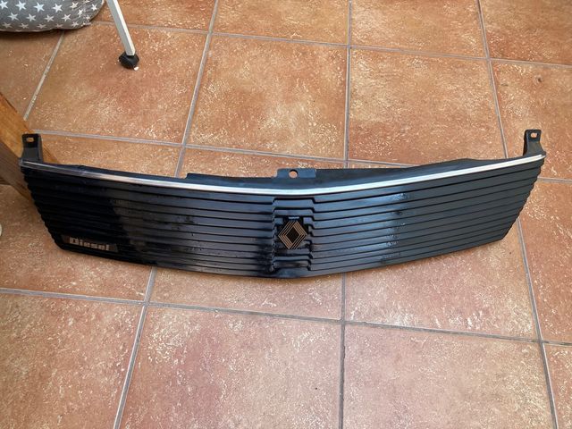 Rejilla del R 18 delantera central Renault