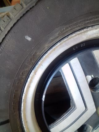 llantas Renault 3 tornillos.y piña 