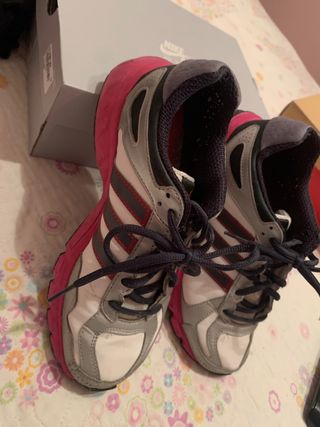 Zapatillas deportivas adidas talla 37.