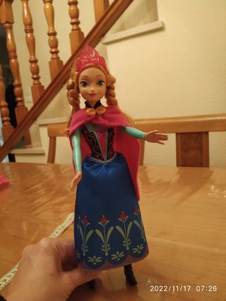 Muñeca Anna de Frozen. 