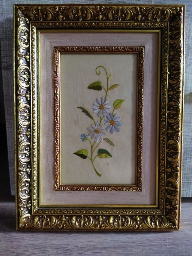 Cuadro antiguo bordado