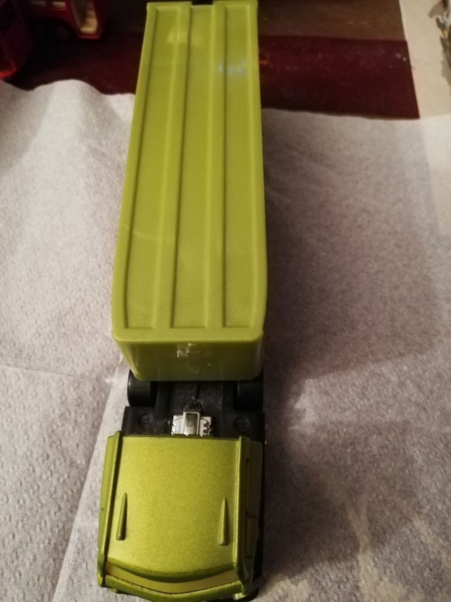 2 CAMIÓNES HOT WHEELS