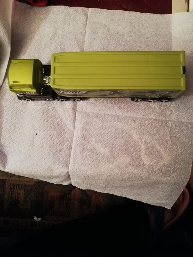 2 CAMIÓNES HOT WHEELS