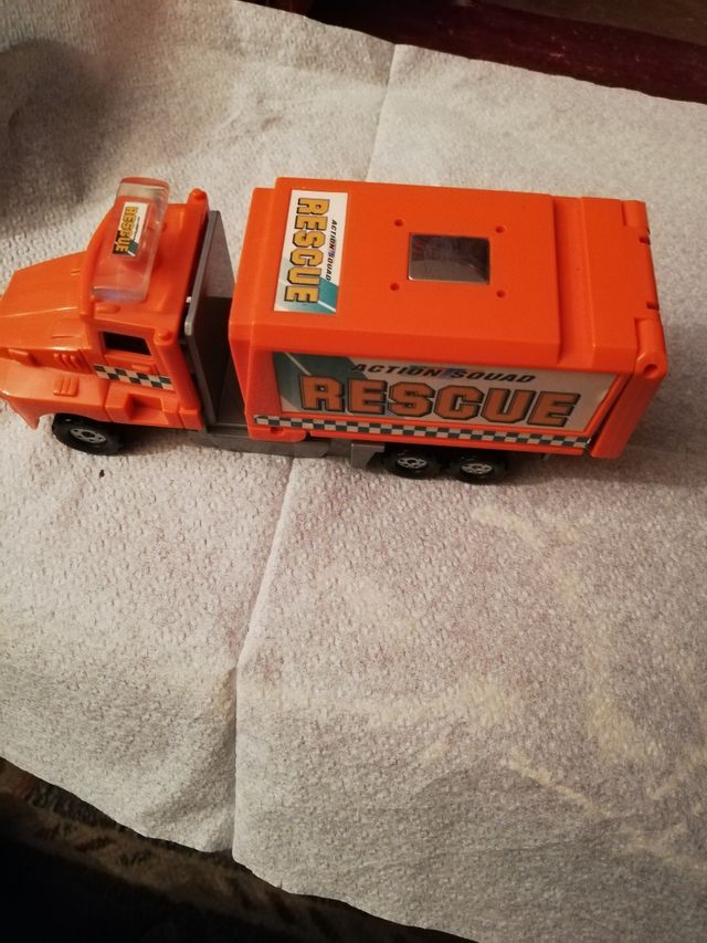 2 CAMIÓNES HOT WHEELS