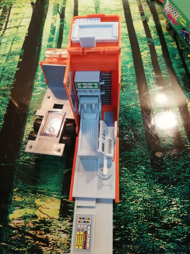 2 CAMIÓNES HOT WHEELS