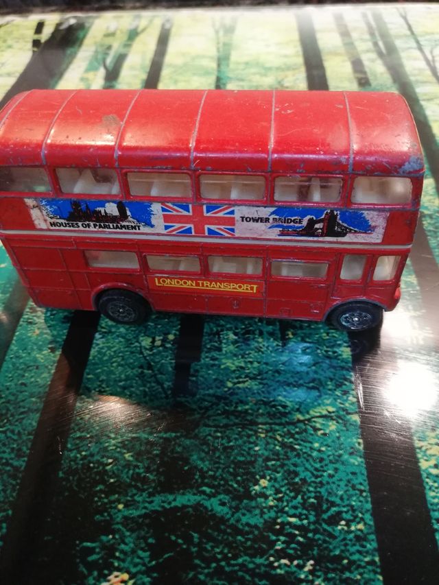 LOTE DE 3 COCHES INGLESES NUEVOS