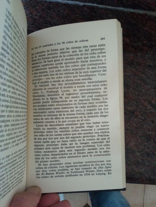 Nuevos pasatiempos matemáticos. Martín Gardner.