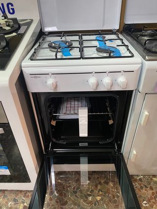 Cocina de butano con horno electrico