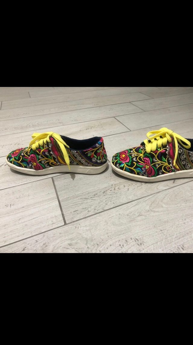 Sneaker in tela ricamate