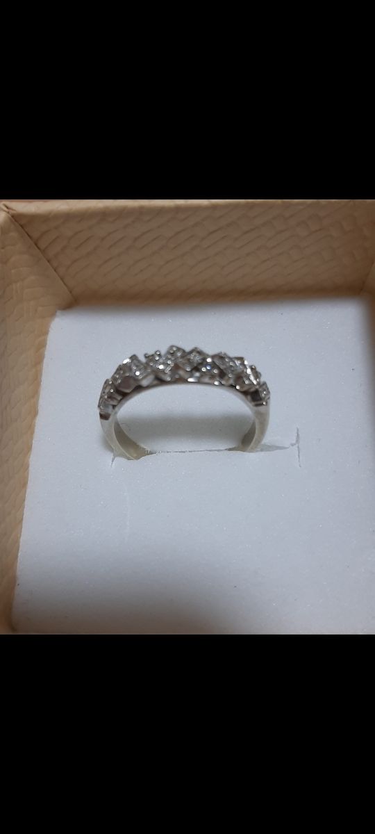 alianza de oro blanco 18k