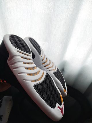 Nike Air Jordan Retro XII 12 Reverse Taxi 
