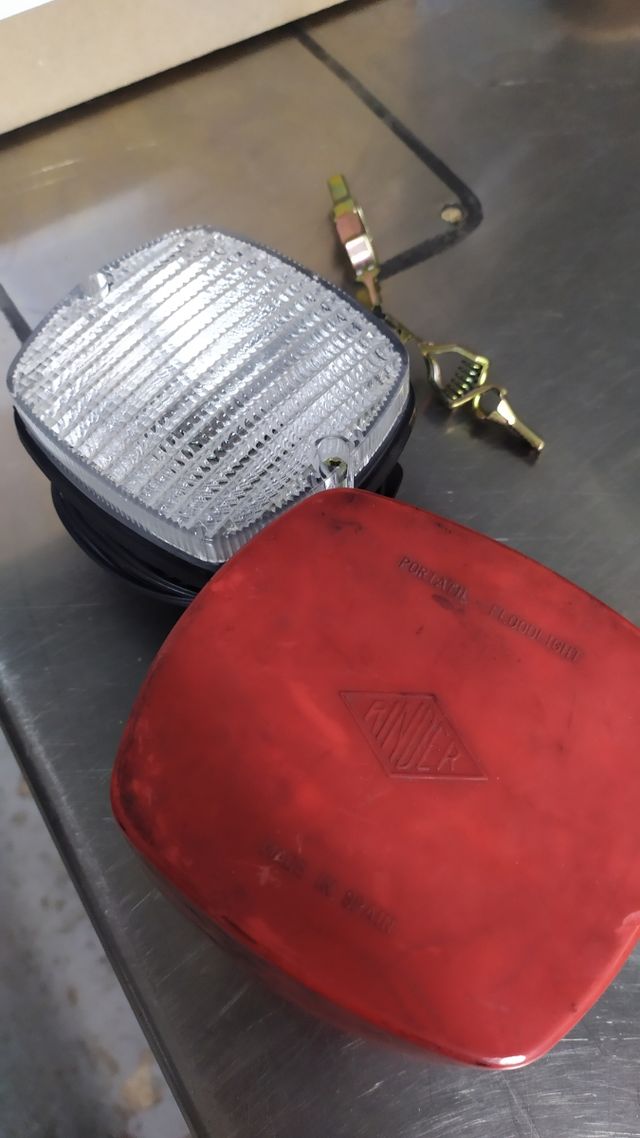 Luz portátil coche clasico