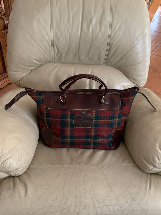 Maleta marcaVivar viaje,de mano, buena capacidad.