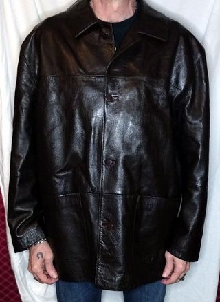 Chaqueta marrón de cuero fino