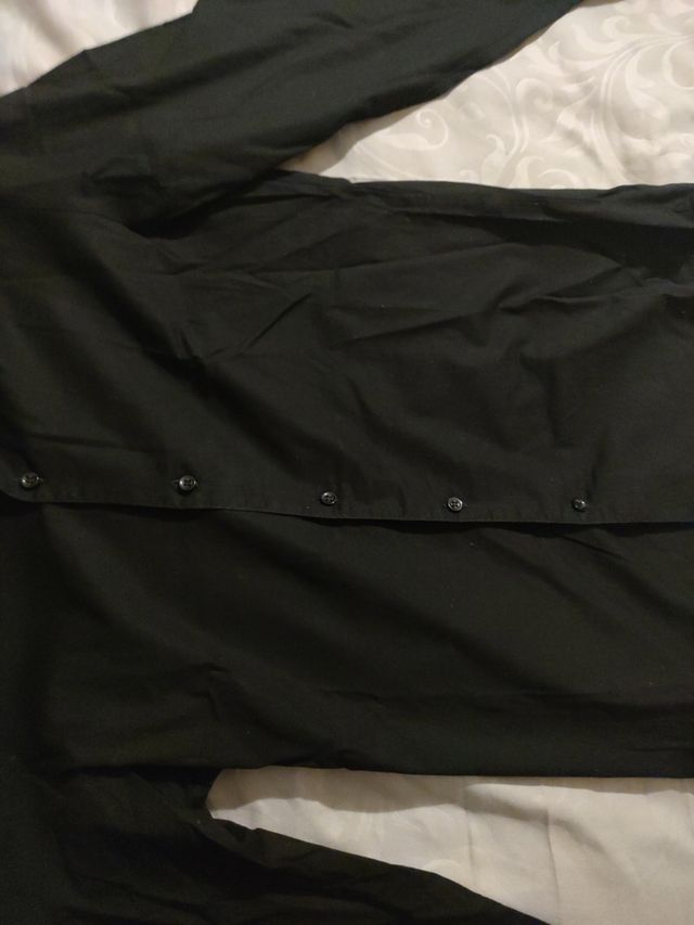 camicia nera collo su in alto spago 