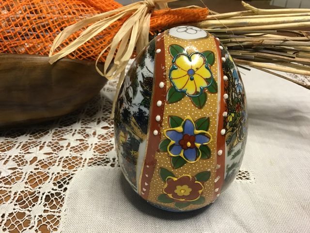 Huevo porcelana pintado a mano. Estilo satsuma