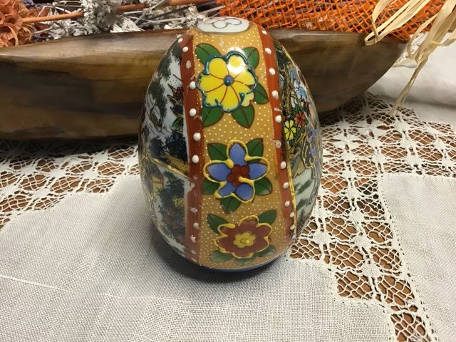 Huevo porcelana pintado a mano. Estilo satsuma