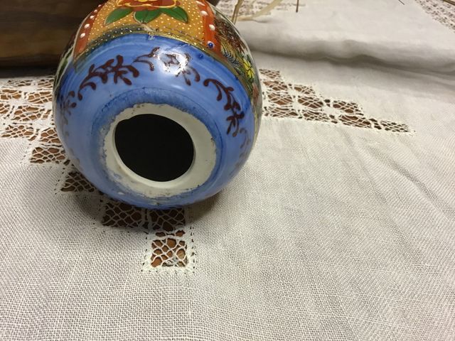 Huevo porcelana pintado a mano. Estilo satsuma