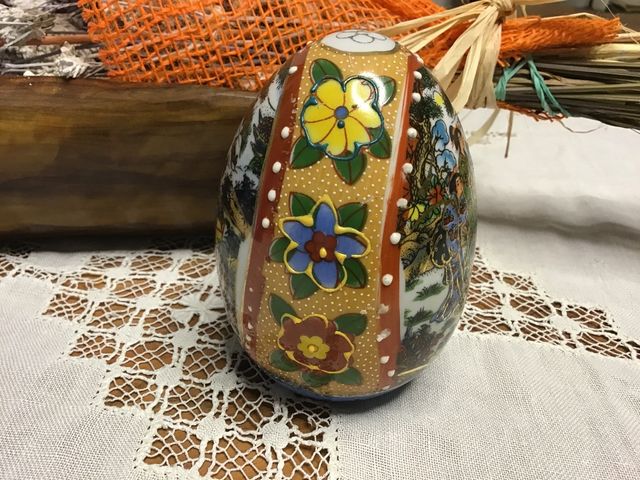 Huevo porcelana pintado a mano. Estilo satsuma