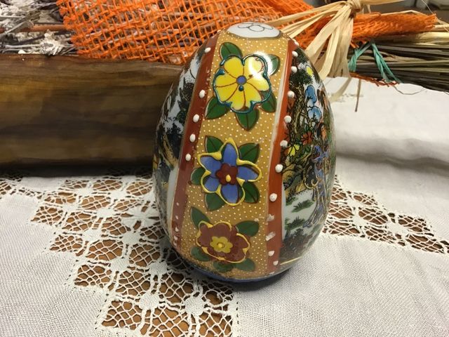 Huevo porcelana pintado a mano. Estilo satsuma