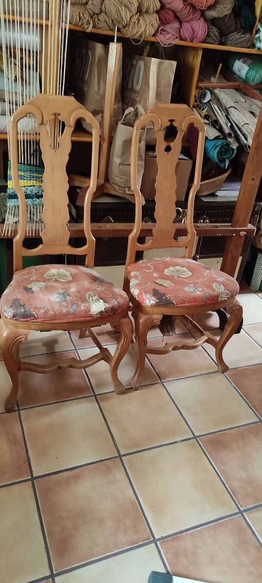 Vendo sillas de madera.