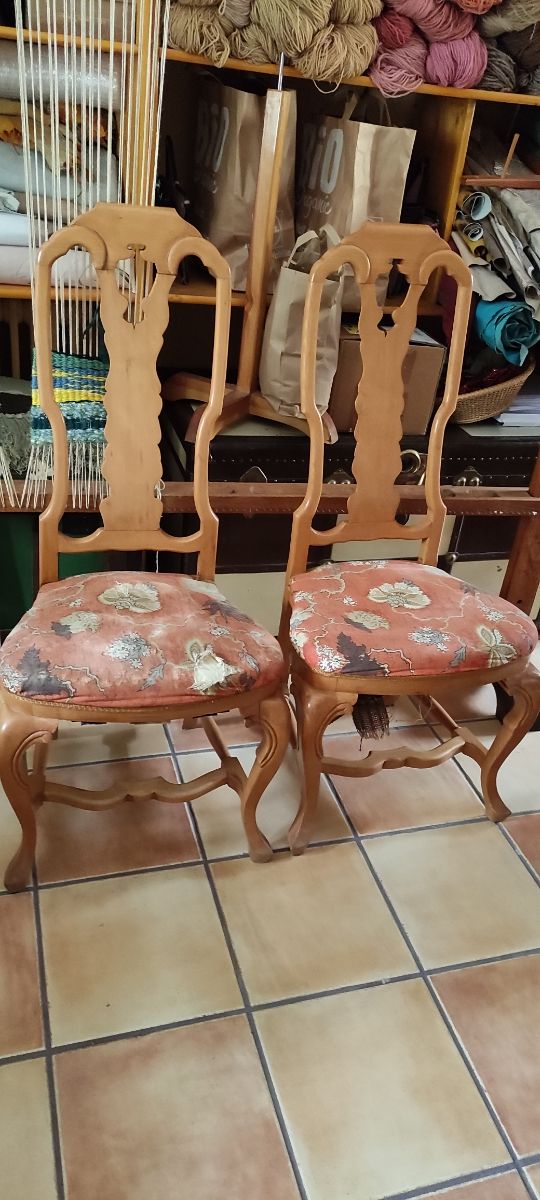 Vendo sillas de madera.