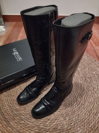 BOTAS ALTAS PIEL NEGRAS. MARCA LUIS GONZALO