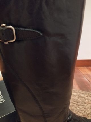 BOTAS ALTAS PIEL NEGRAS. MARCA LUIS GONZALO