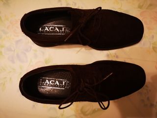 Zapatos marca Lacal, color marron