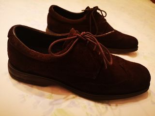 Zapatos marca Lacal, color marron