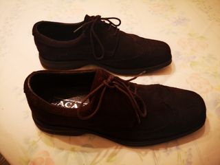 Zapatos marca Lacal, color marron
